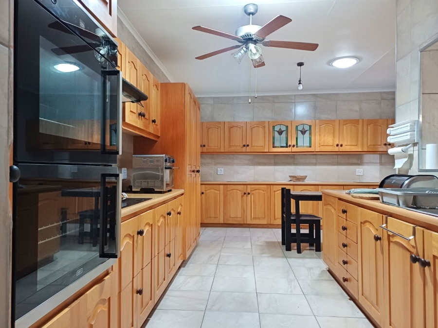 5 Bedroom Property for Sale in Fraaiuitsig Western Cape